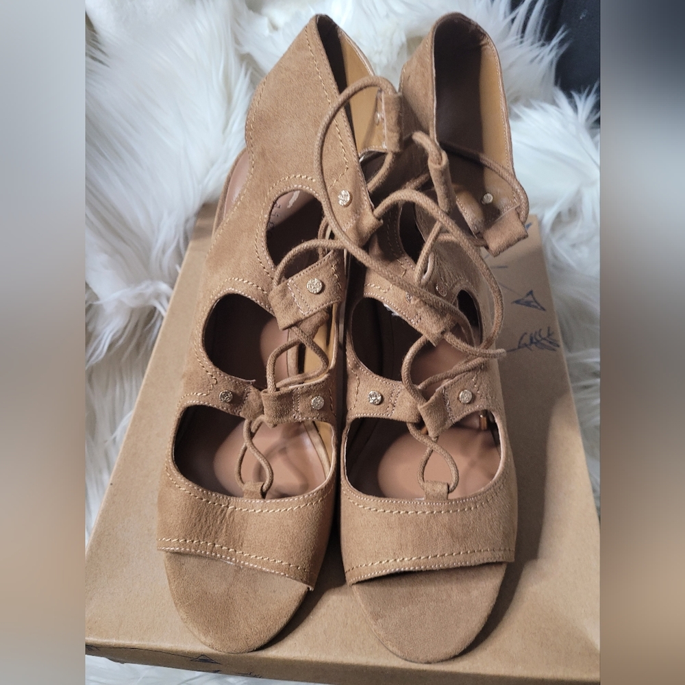 NWT Indigo rd sandals